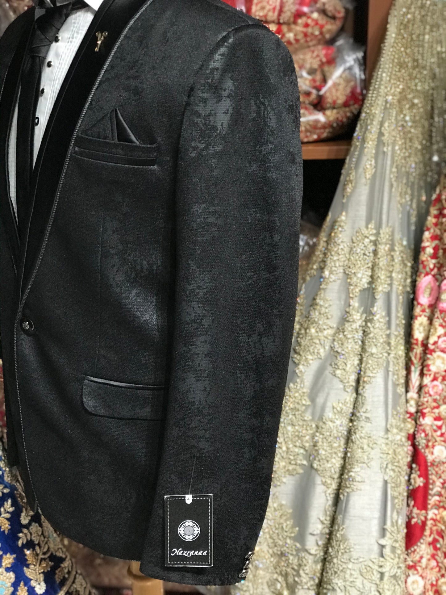 Black Men’s Suit W/ Shirt & Tie