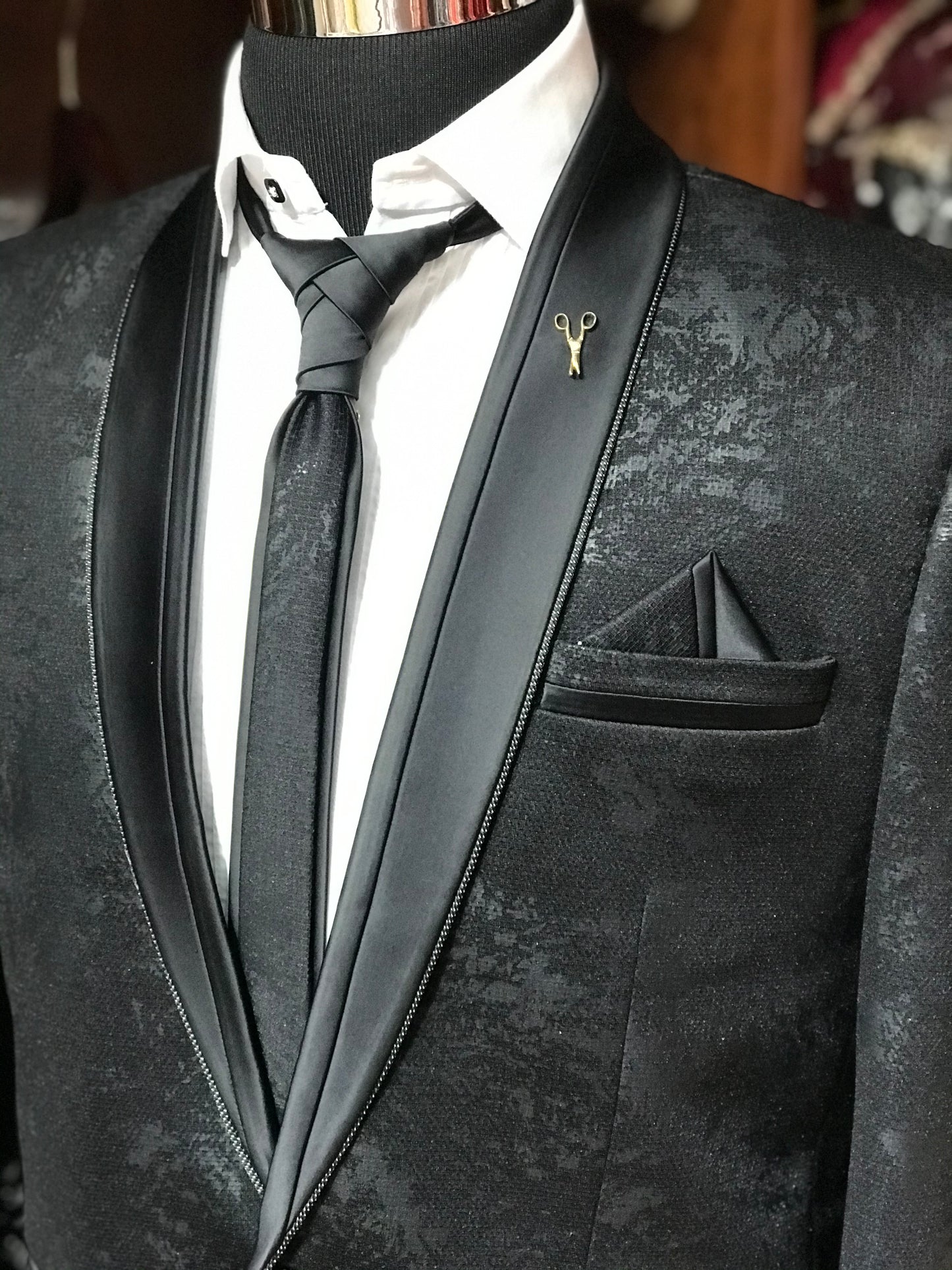 Black Men’s Suit W/ Shirt & Tie