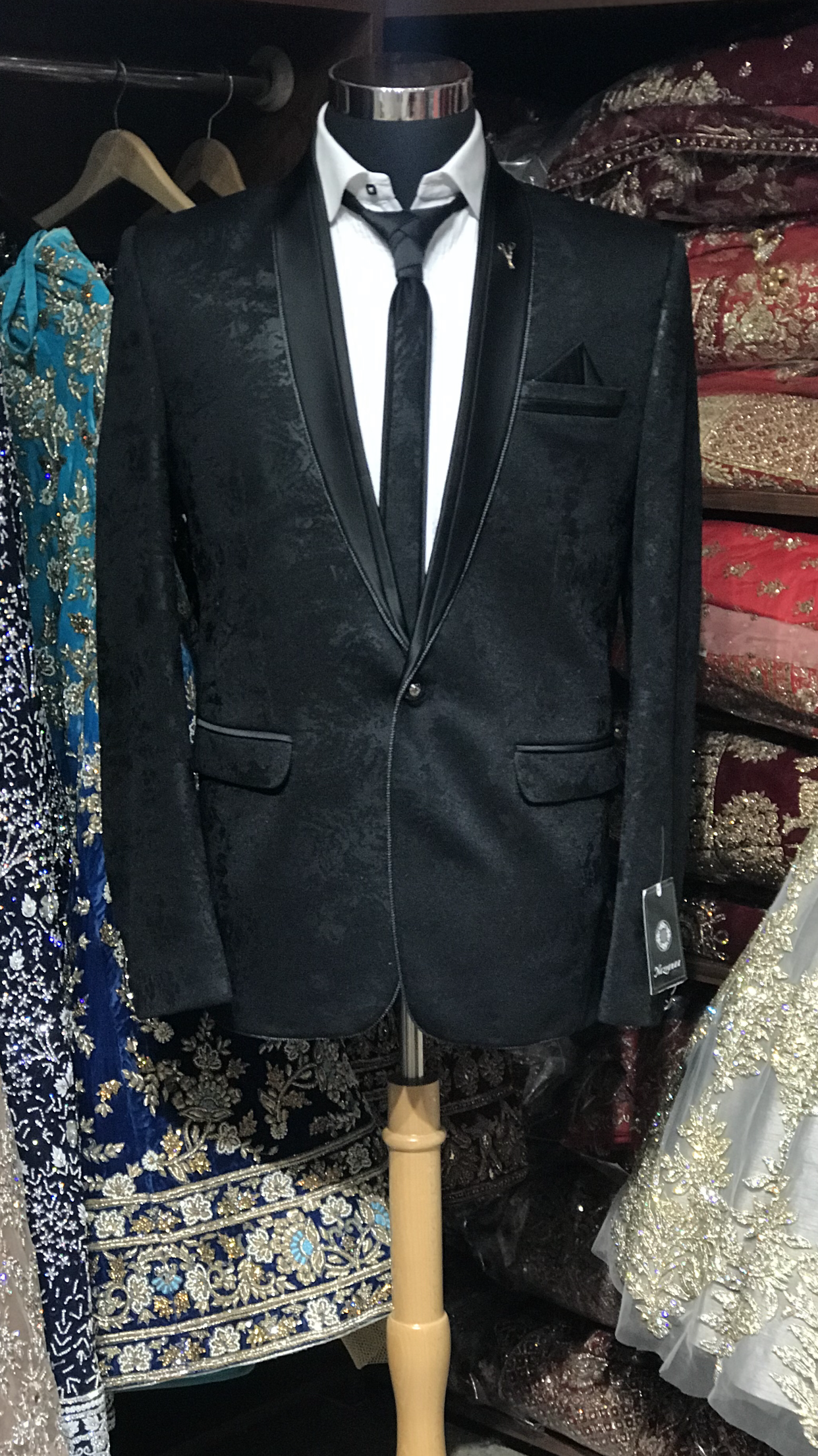 Black Men’s Suit W/ Shirt & Tie
