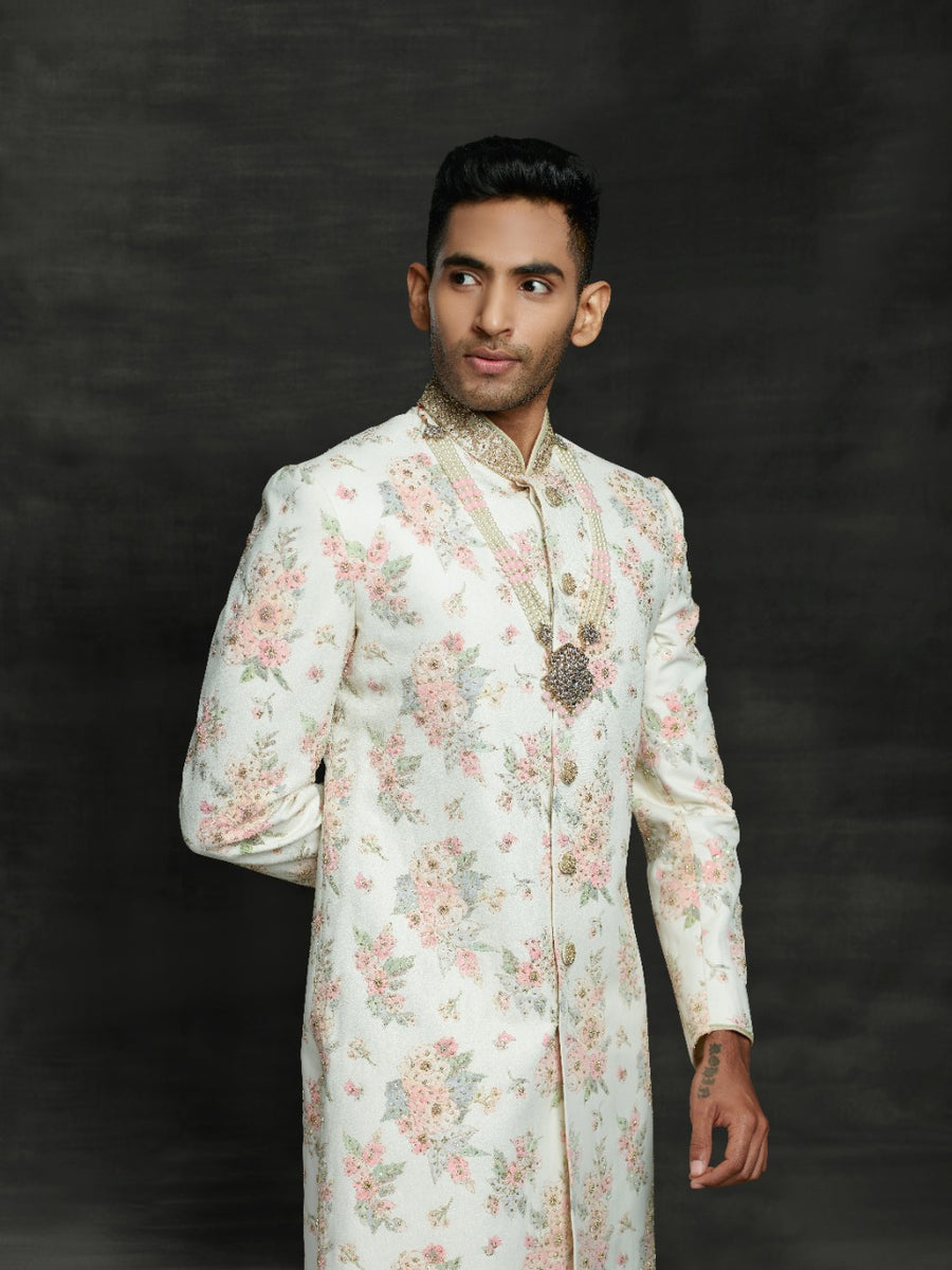 Indian groom's wedding attire, featured in Nazranaa's Groom's Ultimate Wedding Bible