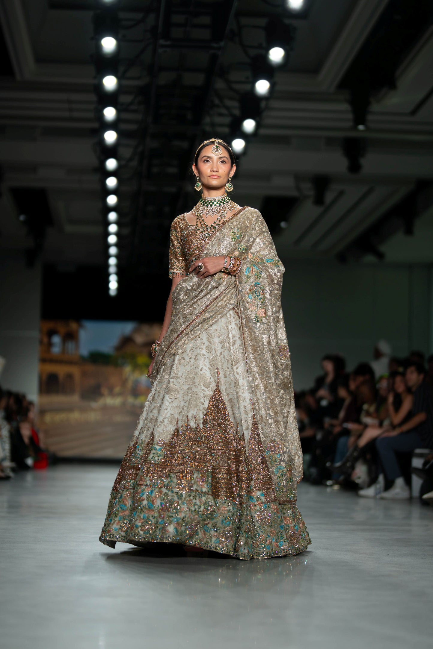 AKSHARDHAM, NJ- LOOK 7