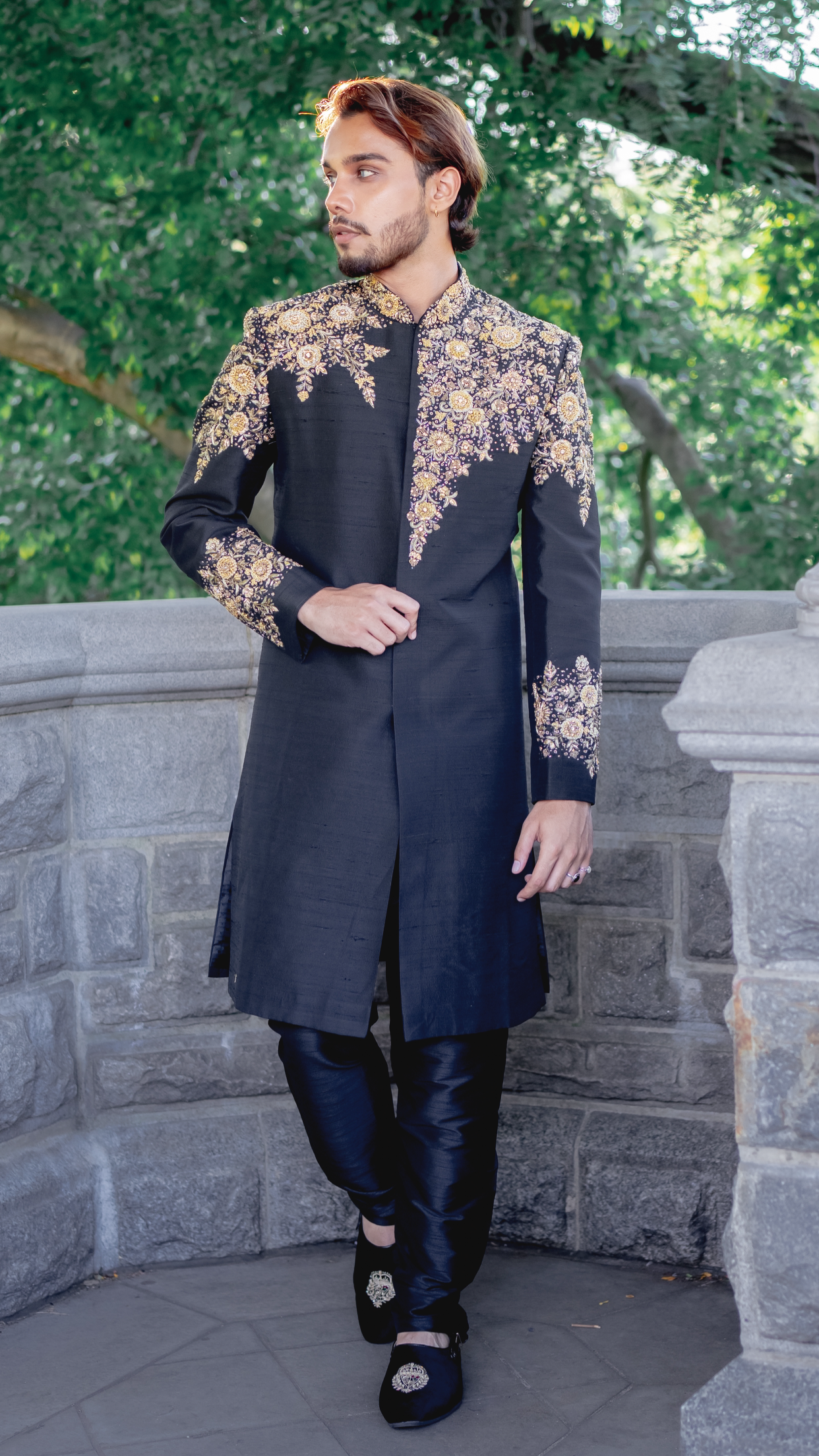 Prince William's Naushemian Sherwani Dress Has Lux Slippers: Pakistan