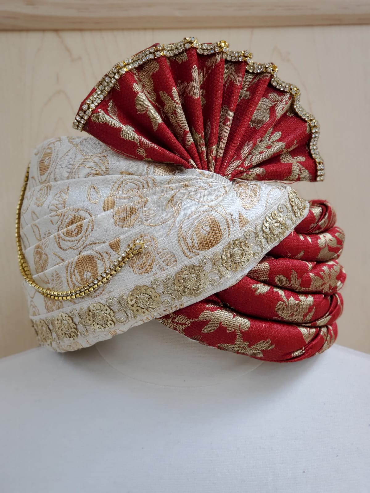 Ivory Red Safa