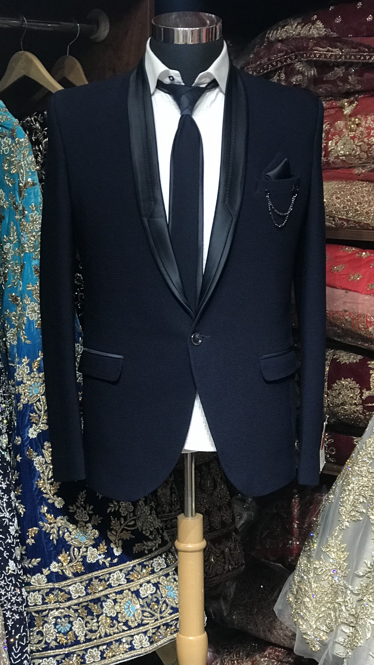 Navy Men’s Suit W/ Shirt & Tie