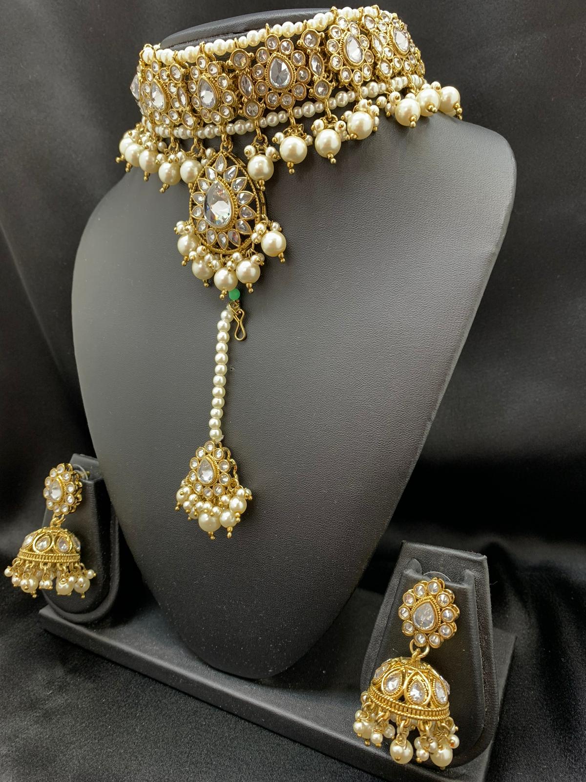 ANTIQUE GOLD CHOKER WITH PENDANT STYLE