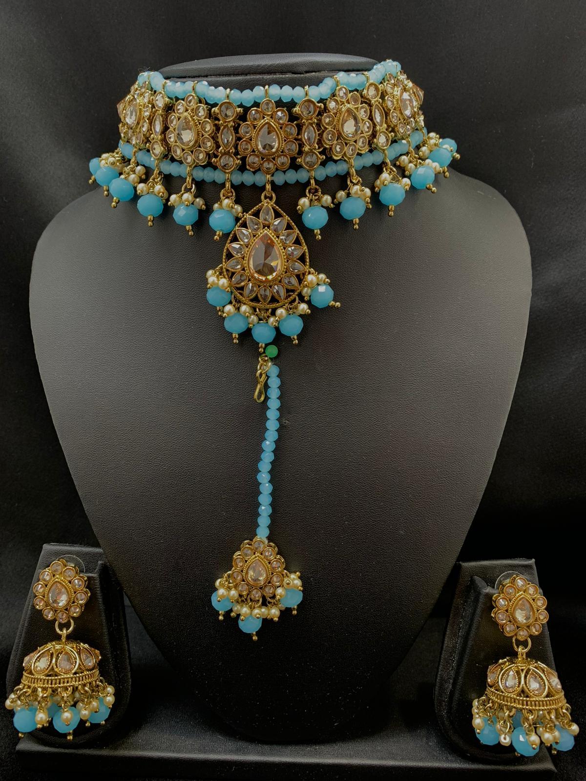 ANTIQUE GOLD CHOKER WITH PENDANT STYLE