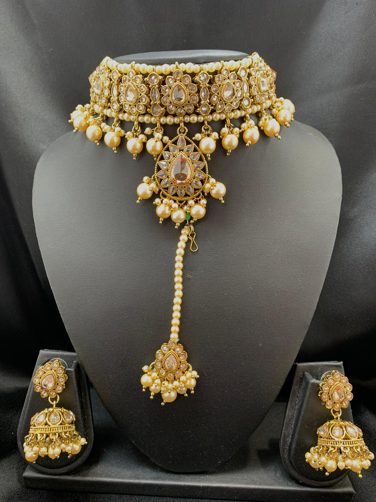 ANTIQUE GOLD CHOKER WITH PENDANT STYLE