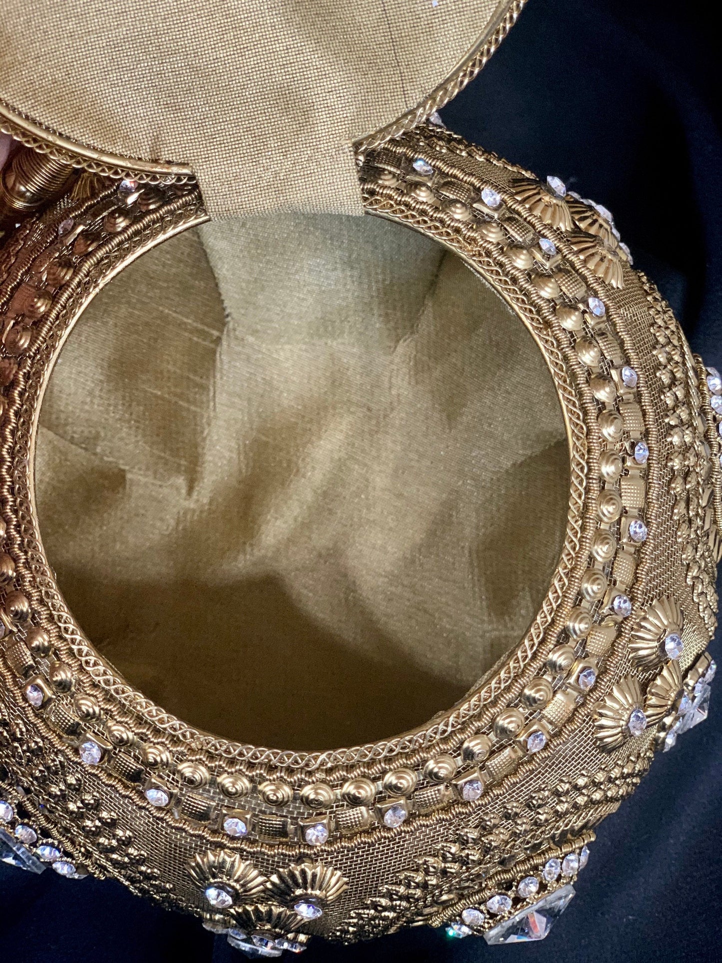 Round Antique Golden Metal Purse D4