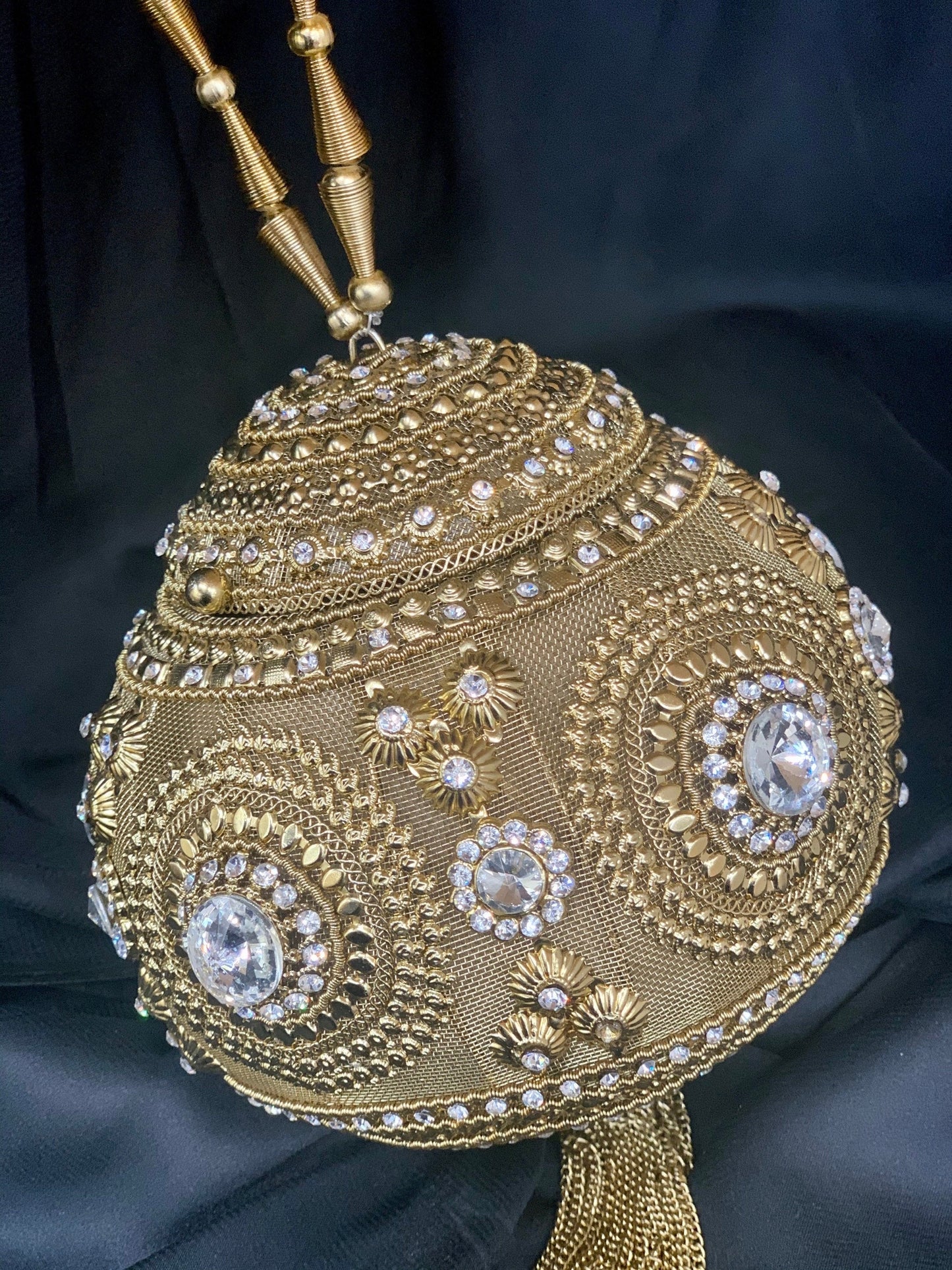 Round Antique Golden Metal Purse D4